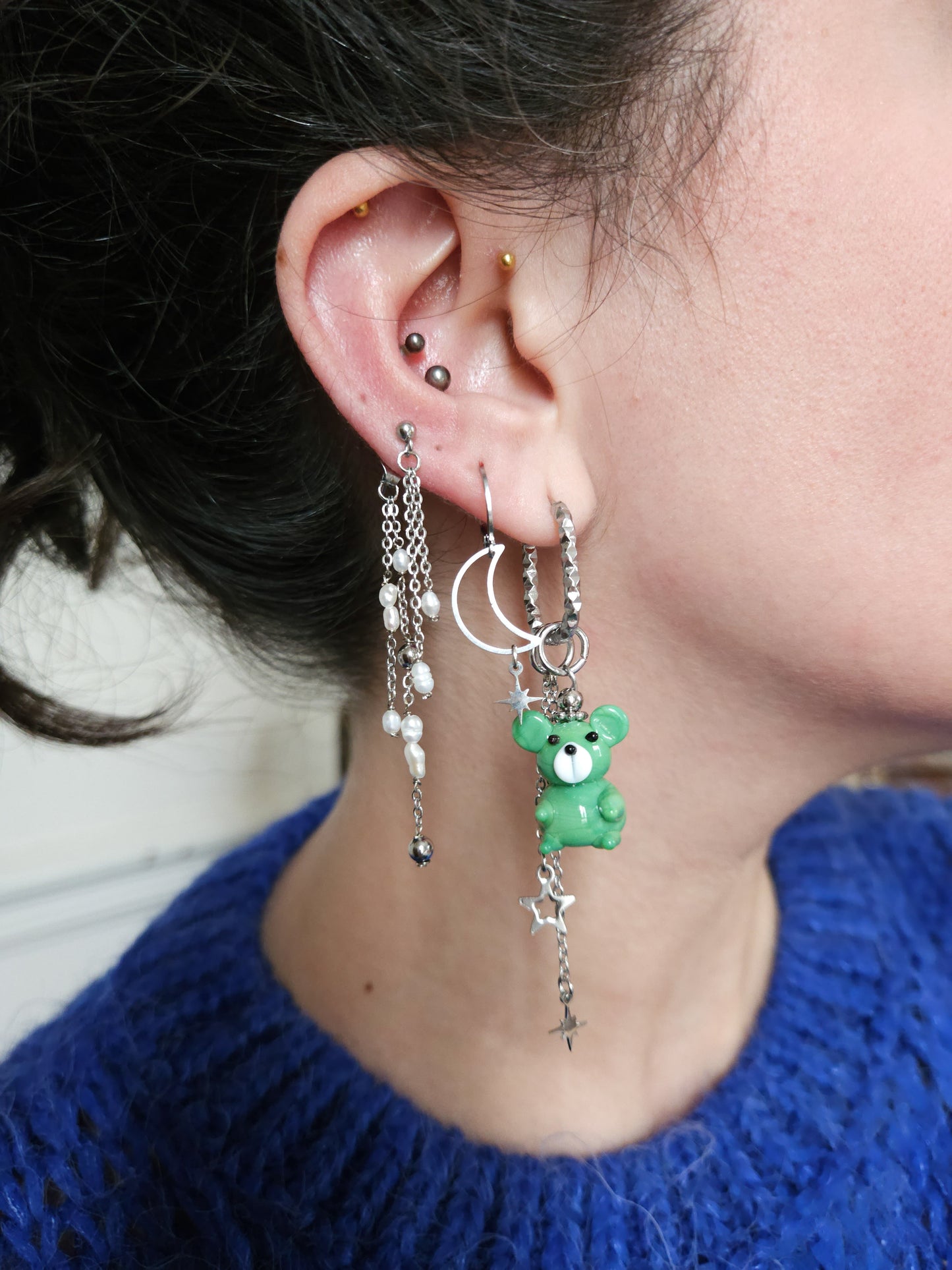 Mono boucle d'oreille acier argenté, nounours et perles d'eau douce