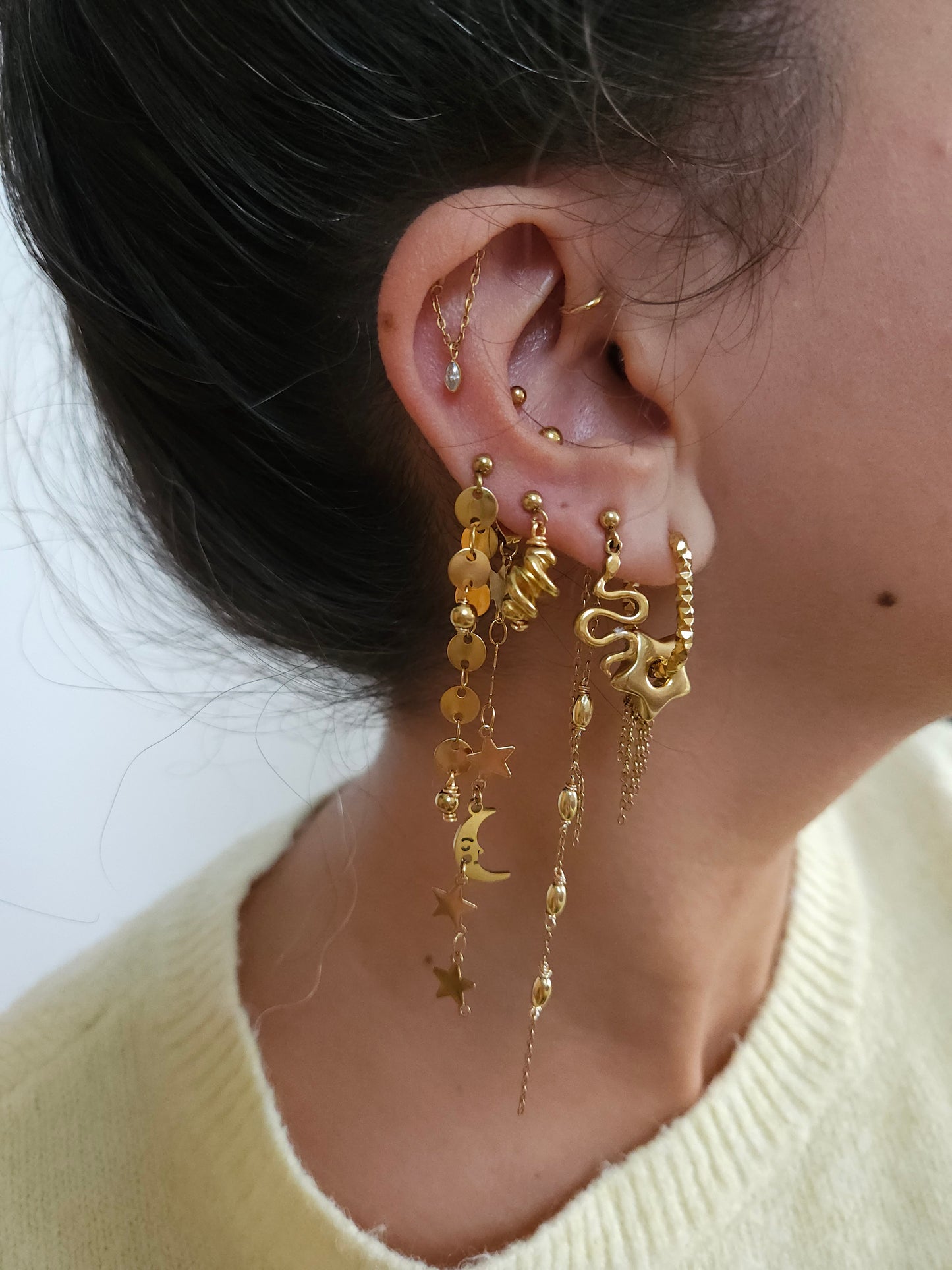 Boucles personnalisables a l’unité en acier et dorées à l'or fin, etoile lune, soleil perles rouges