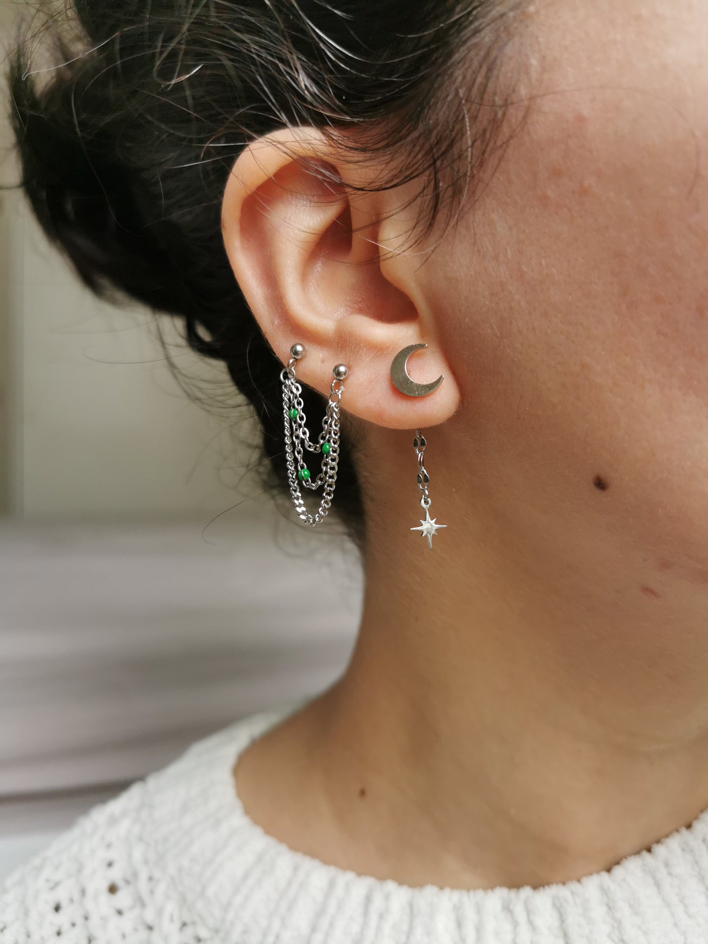 Boucle d'oreille double en acier argenté, triple chaîne d'oreille perles resine vertes