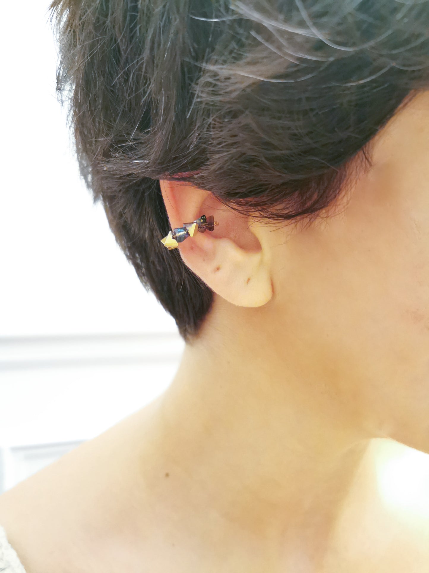 earcuff fait main, conch piercing, bijoux colorés, fake piercing, boucles d'oreilles perles