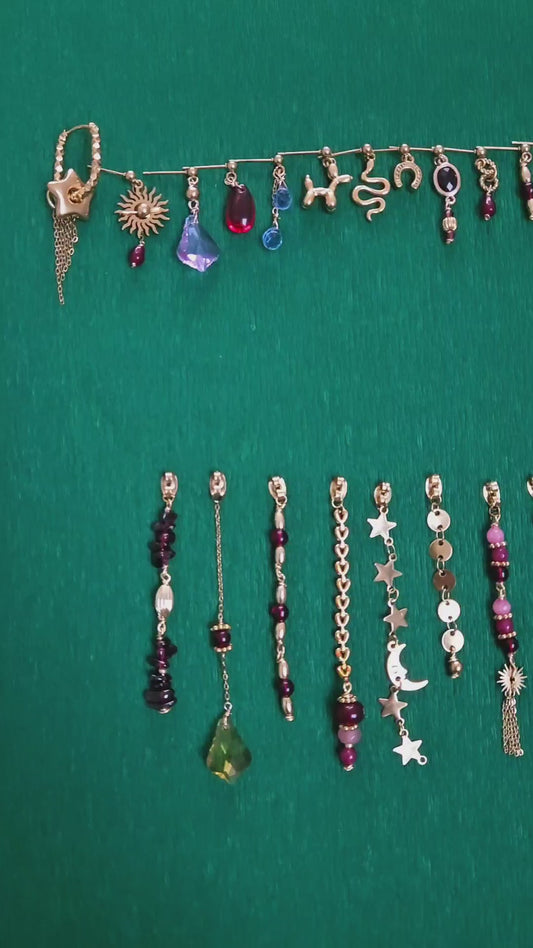 Boucles personnalisables a l’unité en acier et dorées à l'or fin, etoile lune, soleil perles rouges