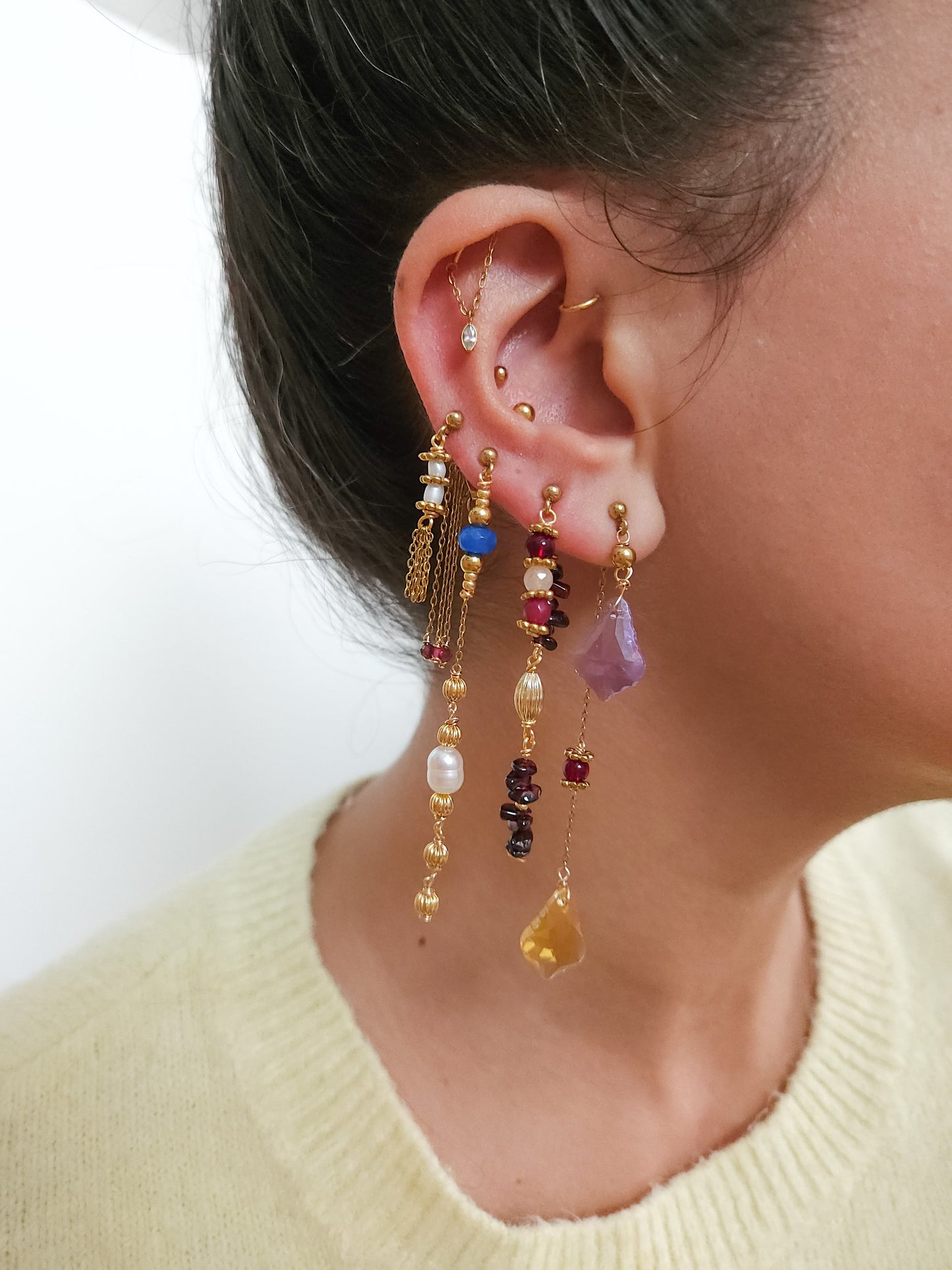 Boucles personnalisables a l’unité en acier et dorées à l'or fin, etoile lune, soleil perles rouges