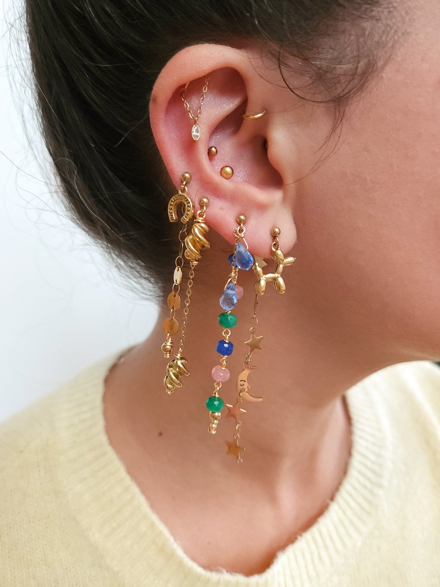 Boucles personnalisables a l’unité en acier et dorées à l'or fin, etoile lune, soleil perles rouges