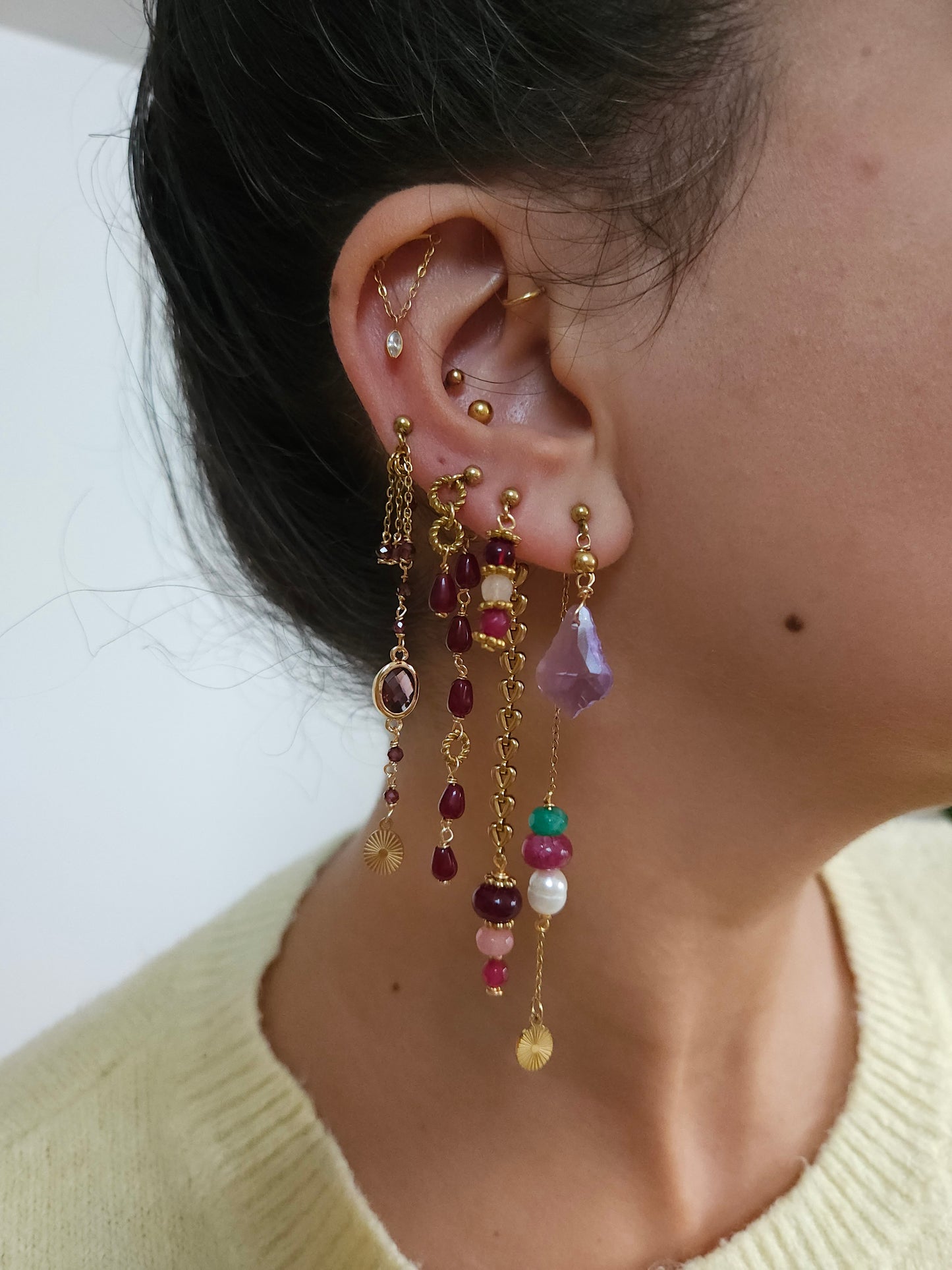 Boucles personnalisables a l’unité en acier et dorées à l'or fin, etoile lune, soleil perles rouges