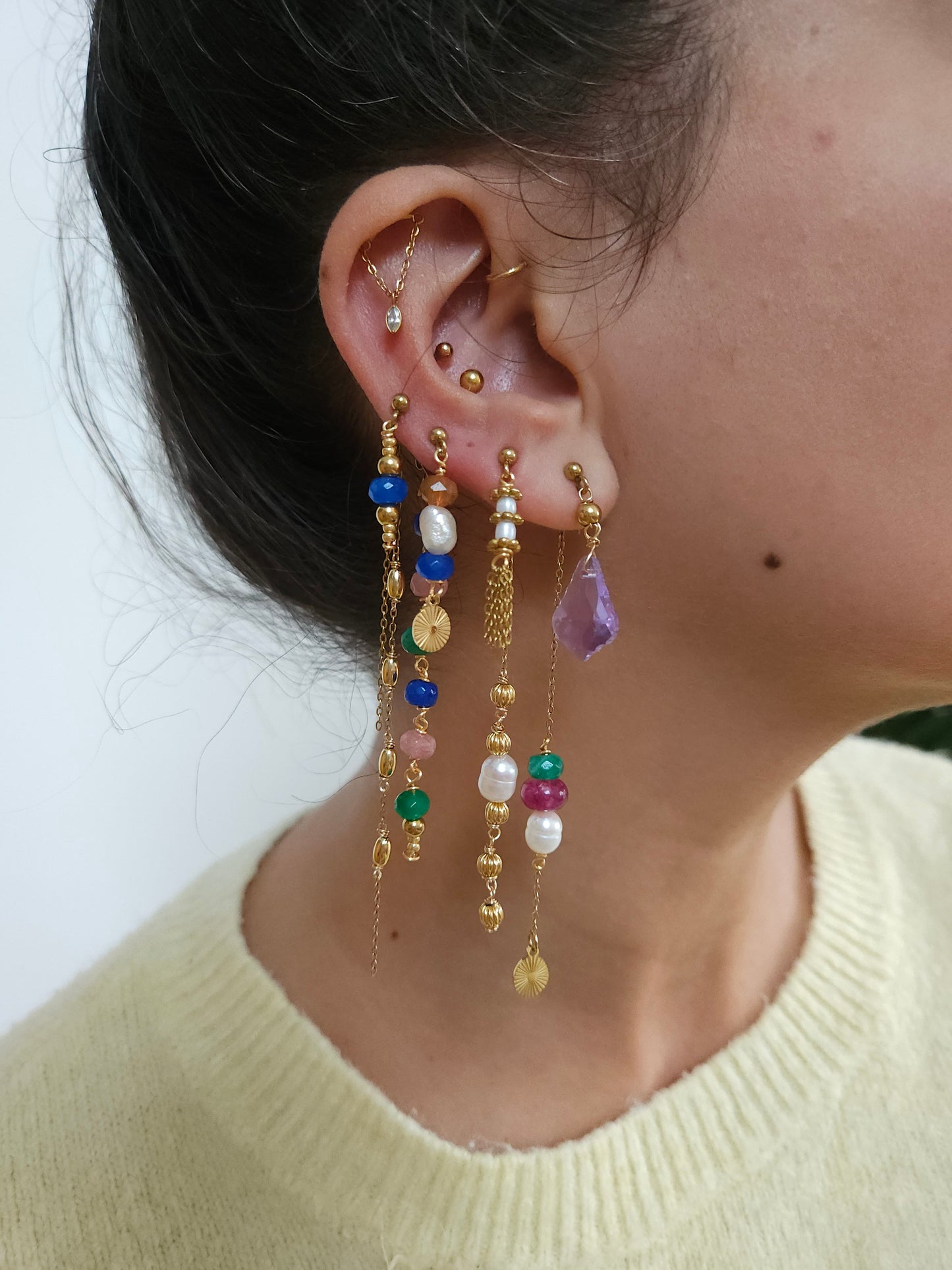 Boucles personnalisables a l’unité en acier et dorées à l'or fin, etoile lune, soleil perles rouges