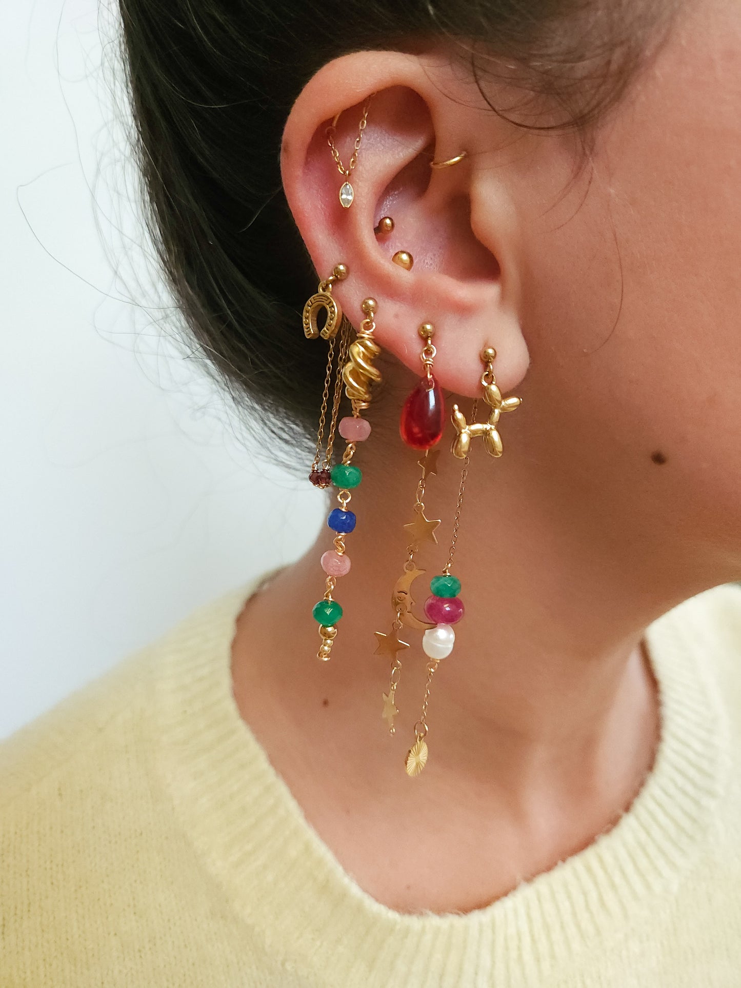 Boucles personnalisables a l’unité en acier et dorées à l'or fin, etoile lune, soleil perles rouges