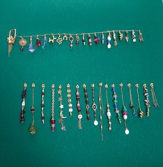 Boucles personnalisables a l’unité en acier et dorées à l'or fin, etoile lune, soleil perles rouges