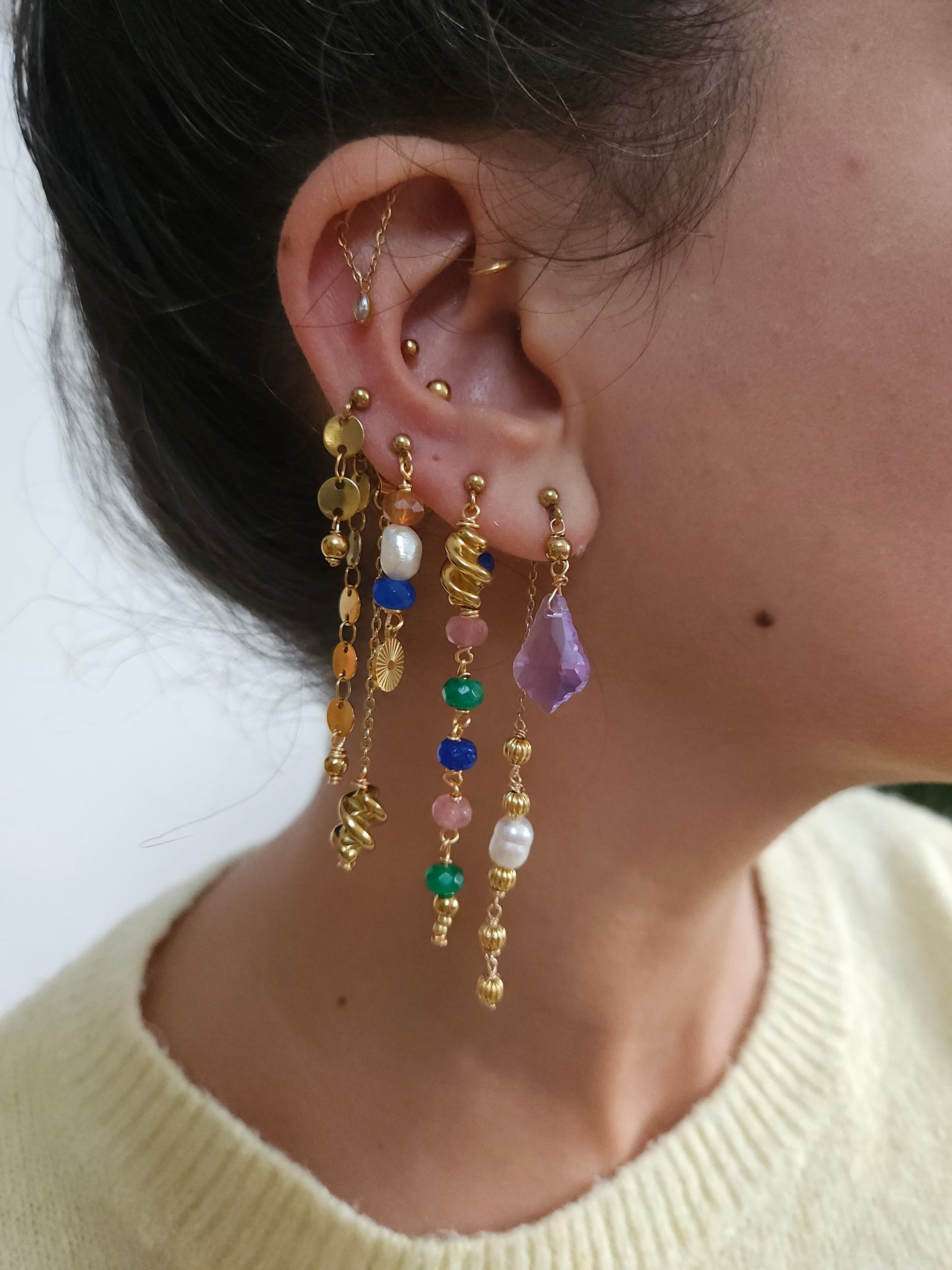 Boucles personnalisables a l’unité en acier et dorées à l'or fin, etoile lune, soleil perles rouges