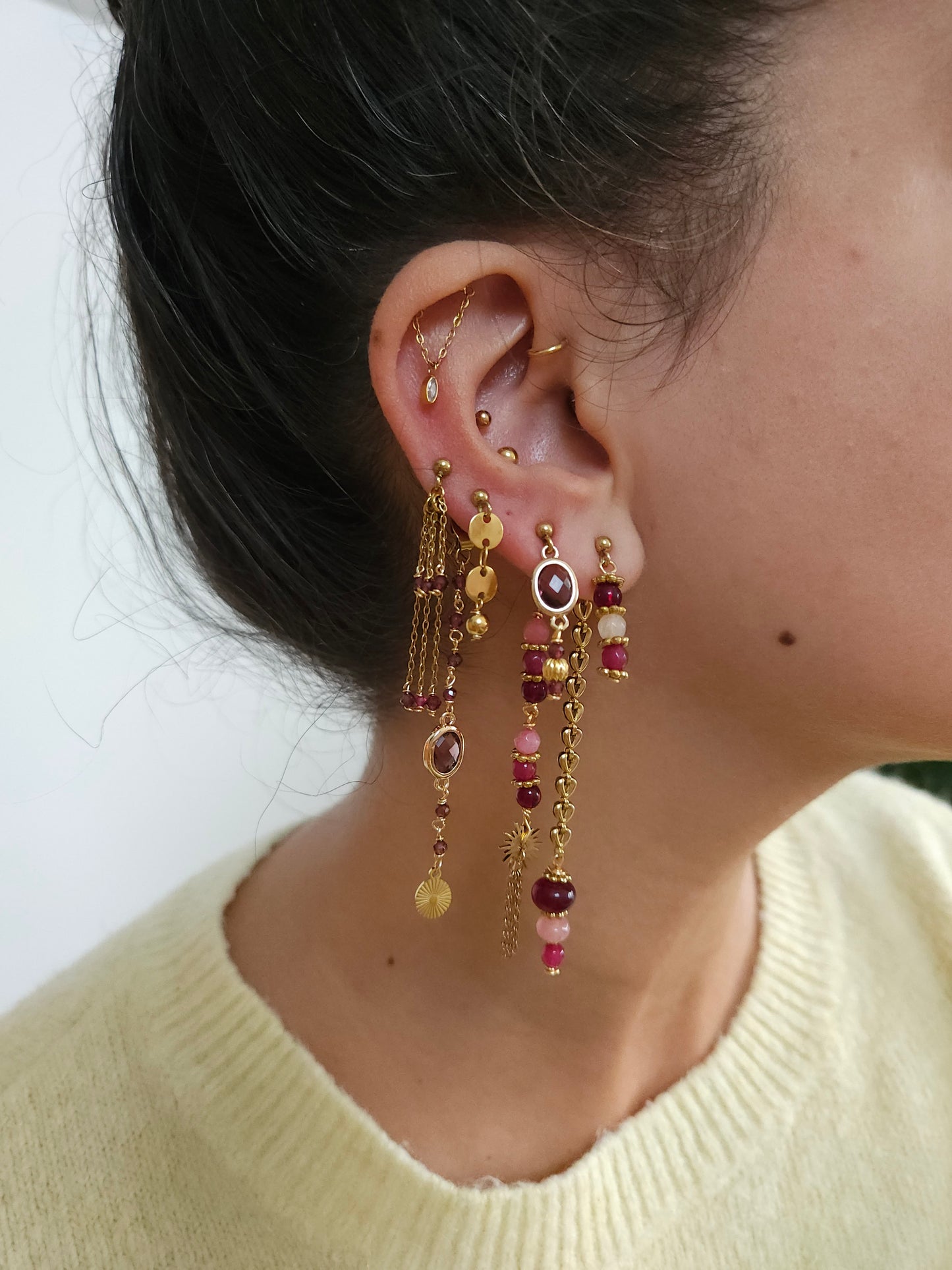 Boucles personnalisables a l’unité en acier et dorées à l'or fin, etoile lune, soleil perles rouges