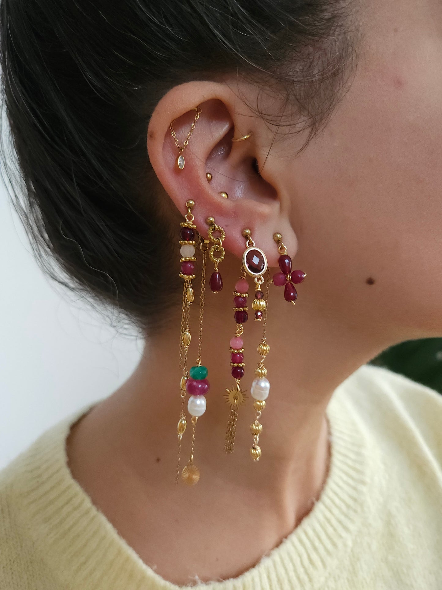 Boucles personnalisables a l’unité en acier et dorées à l'or fin, etoile lune, soleil perles rouges