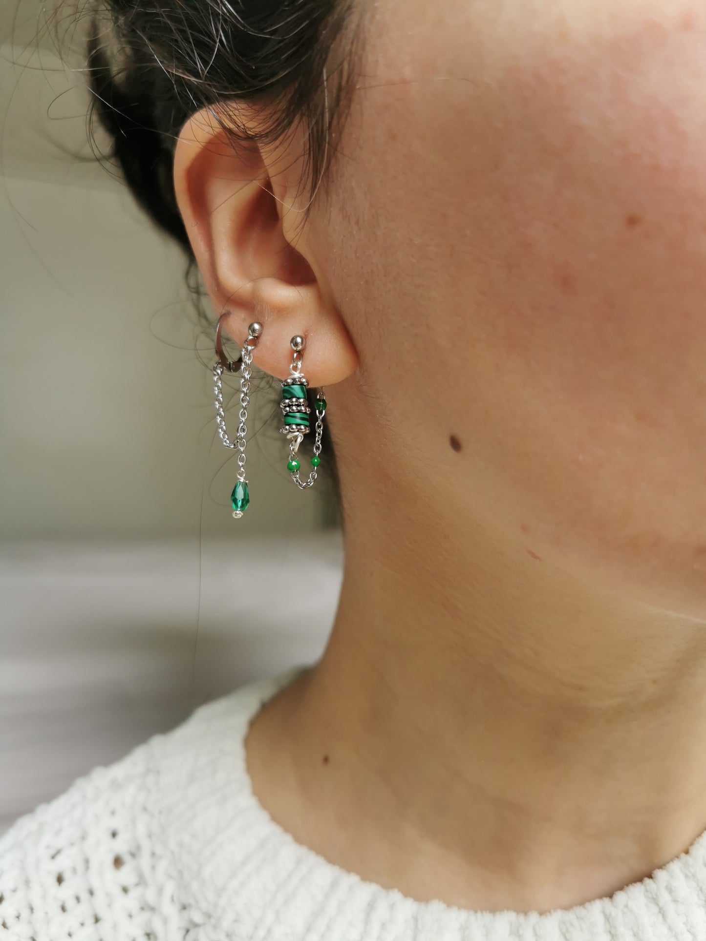 Boucle d'oreille double acier argent, chaine d'oreille perle verte