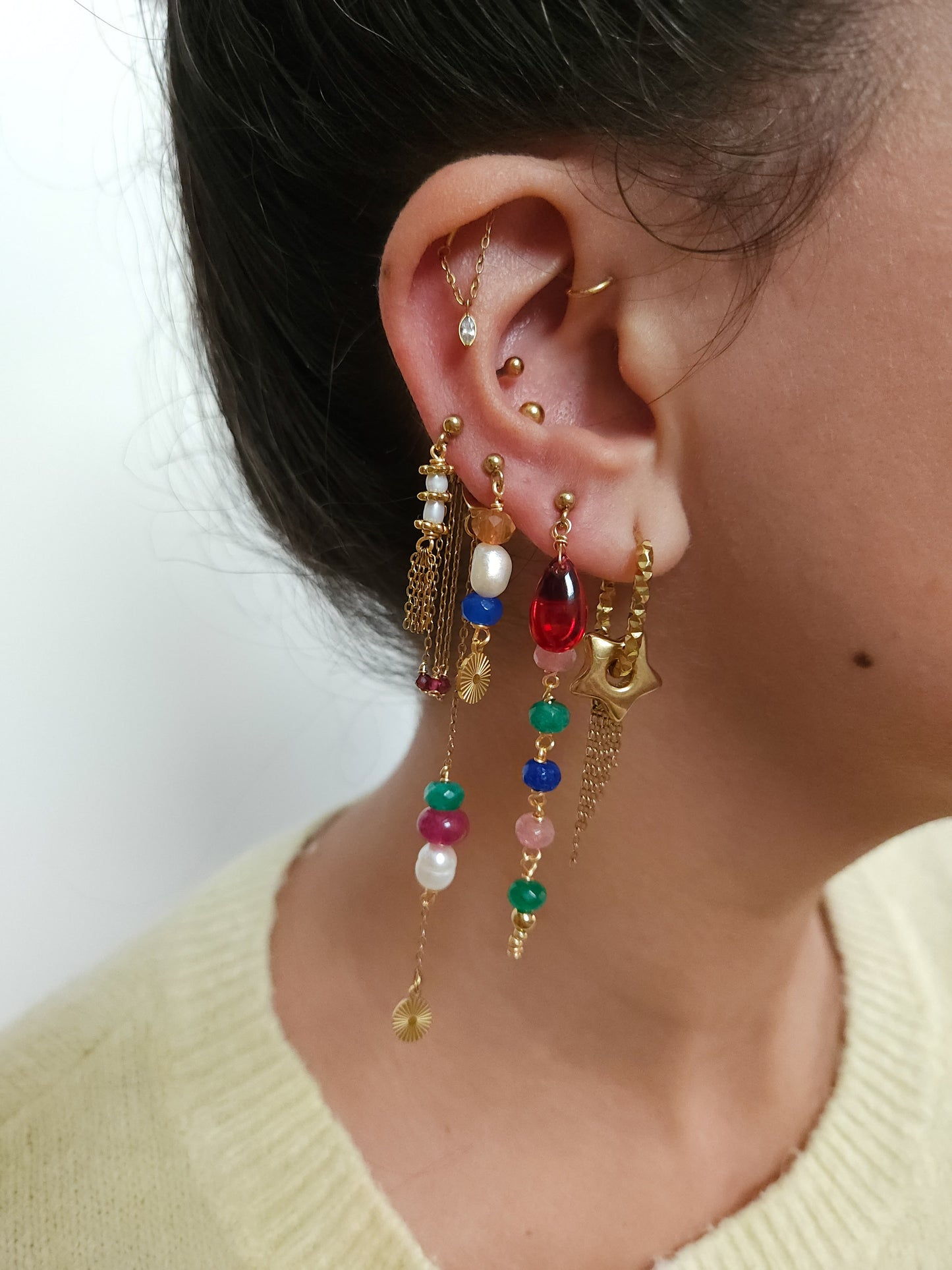 Boucles personnalisables a l’unité en acier et dorées à l'or fin, etoile lune, soleil perles rouges